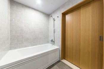 Deep Soaking Bathtub