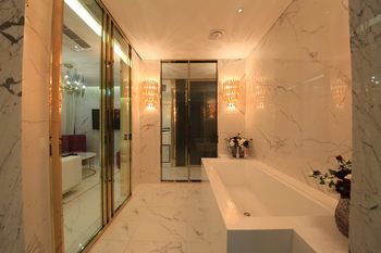 Deep Soaking Bathtub