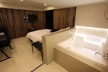 Jetted Tub
