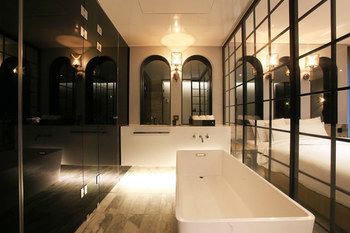 Deep Soaking Bathtub