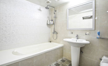 Deep Soaking Bathtub