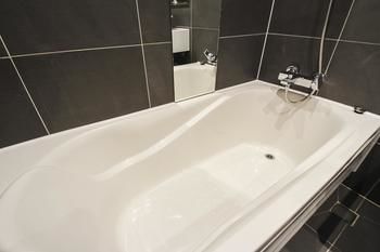 Deep Soaking Bathtub