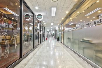 Food Court