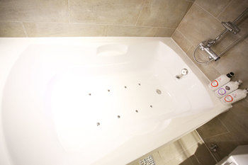 Deep Soaking Bathtub