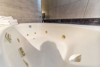 Jetted Tub