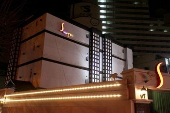 Hotel Front - Evening/Night