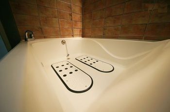 Deep Soaking Bathtub