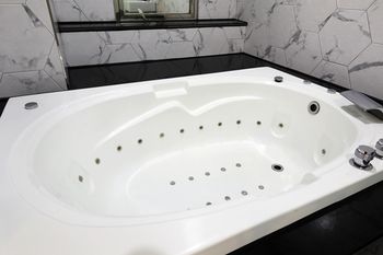 Jetted Tub