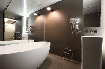 Deep Soaking Bathtub