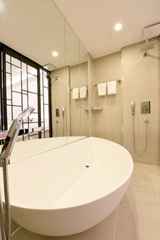 Deep Soaking Bathtub