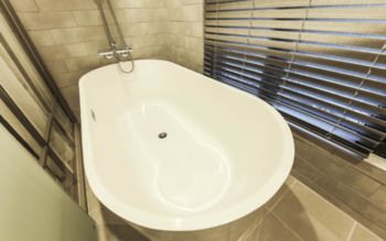 Deep Soaking Bathtub