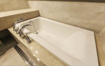 Deep Soaking Bathtub