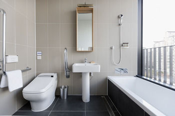 Deep Soaking Bathtub