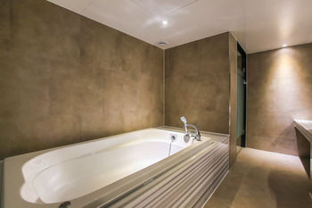 Jetted Tub