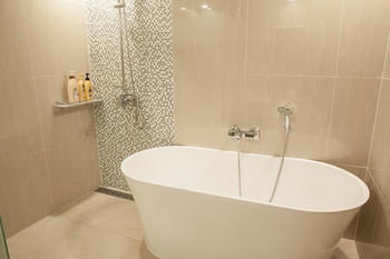 Deep Soaking Bathtub