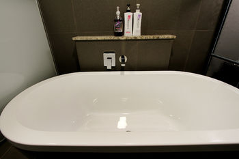 Deep Soaking Bathtub
