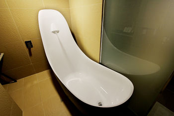 Deep Soaking Bathtub
