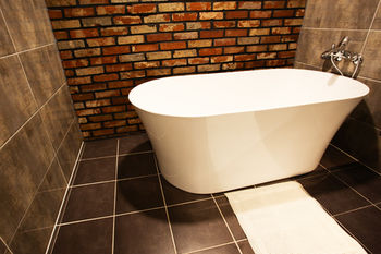 Deep Soaking Bathtub
