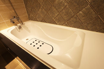 Deep Soaking Bathtub