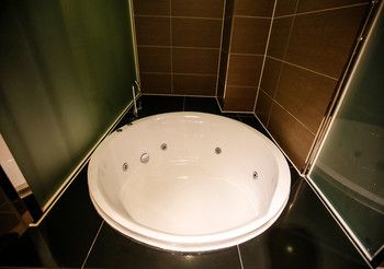 Jetted Tub