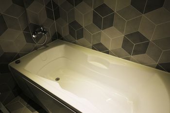 Deep Soaking Bathtub