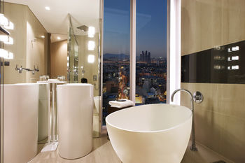 Deep Soaking Bathtub