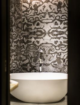 Deep Soaking Bathtub