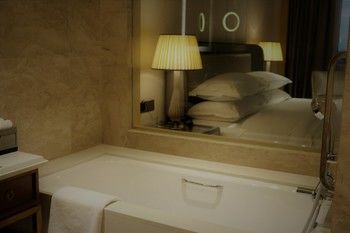 Deep Soaking Bathtub