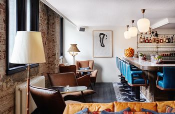 Hotel Bar