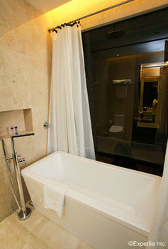 Deep Soaking Bathtub
