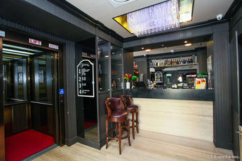 Hotel Bar