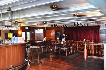 Hotel Bar