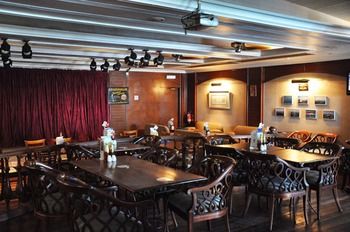 Hotel Bar