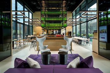 Hotel Bar
