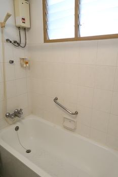 Deep Soaking Bathtub