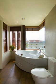 Jetted Tub