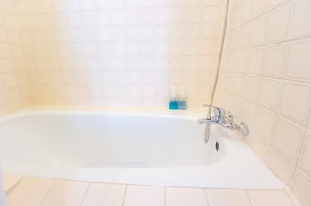 Deep Soaking Bathtub