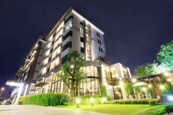 Hotel Front - Evening/Night