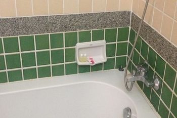 Deep Soaking Bathtub