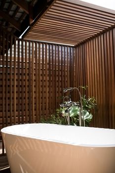 Deep Soaking Bathtub