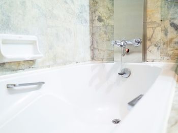 Deep Soaking Bathtub