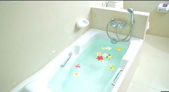 Deep Soaking Bathtub