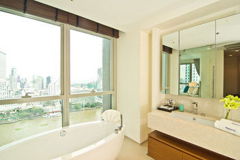 Deep Soaking Bathtub