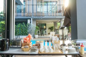 Poolside Bar