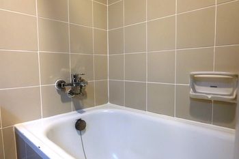 Deep Soaking Bathtub