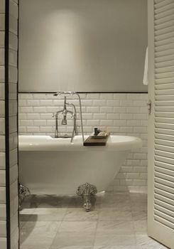 Deep Soaking Bathtub