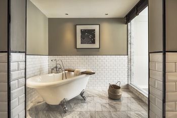 Deep Soaking Bathtub