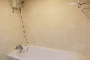 Deep Soaking Bathtub