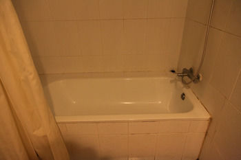 Deep Soaking Bathtub