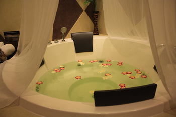 Jetted Tub